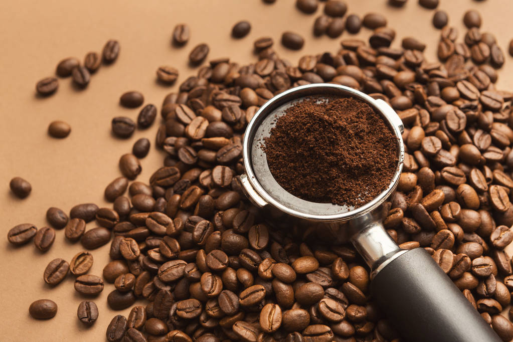 Científicos desarrollan una tecnología revolucionaria que transforma los posos de café en biocombustible en solo 90 segundos